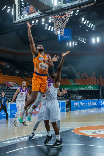 凭借一记精 凭借一记精