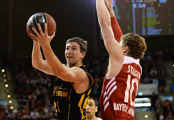 他们在此前 他们在此前