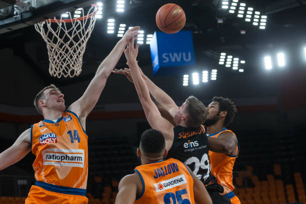 中保持输出 中保持输出